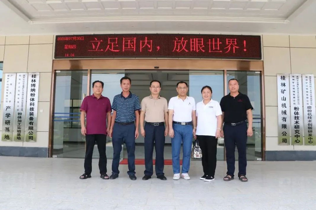 ����̼�����ҵЭ��̷ȫʤ�᳤һ�е�����װ���ιۿ���