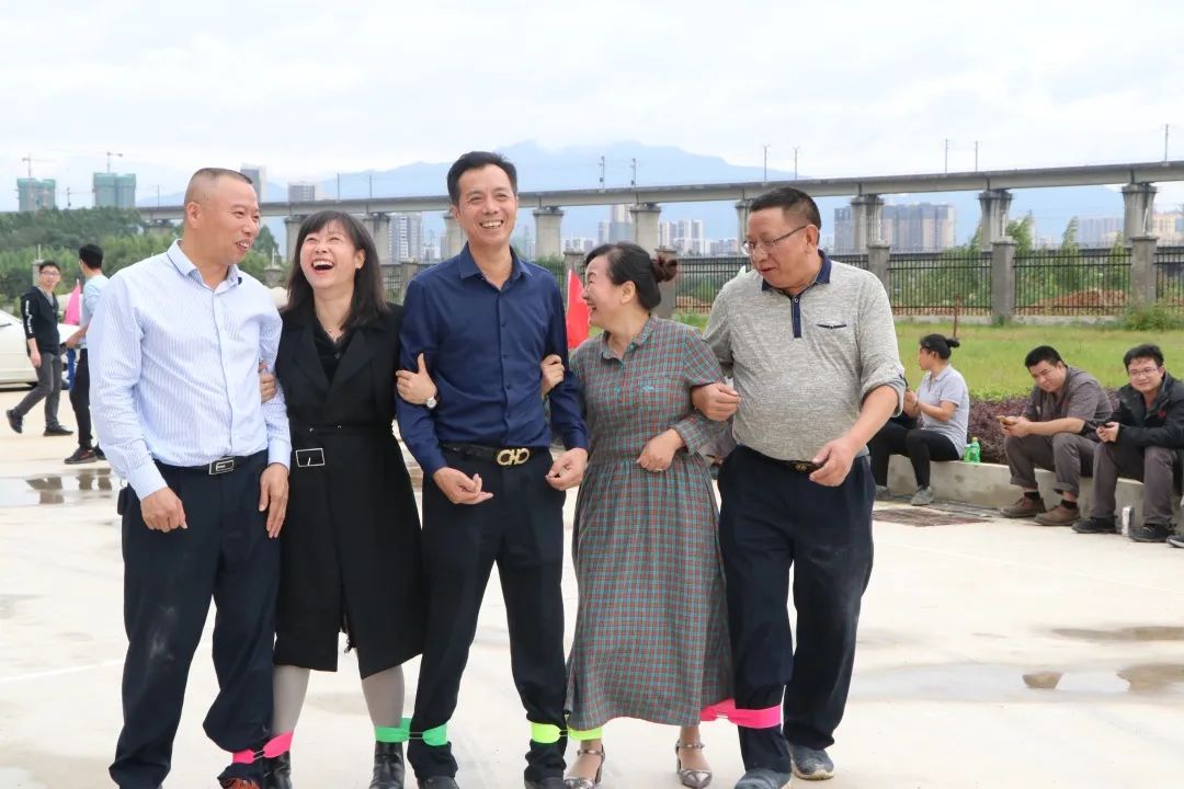 ����װ���ٰ조ӭ���� ����족Ȥζ���