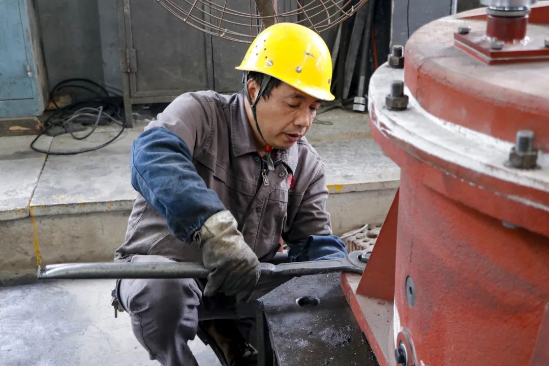 ����װ������־���չ��ࡪ��רעƽ����λ�����Թ�������